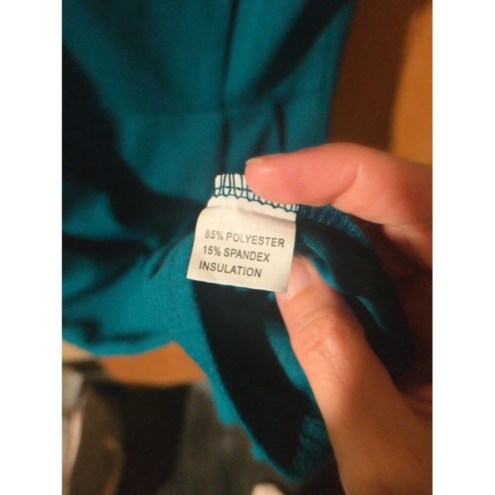It has pockets - Picture 5 of 5